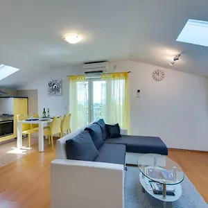 Apartment Admiral