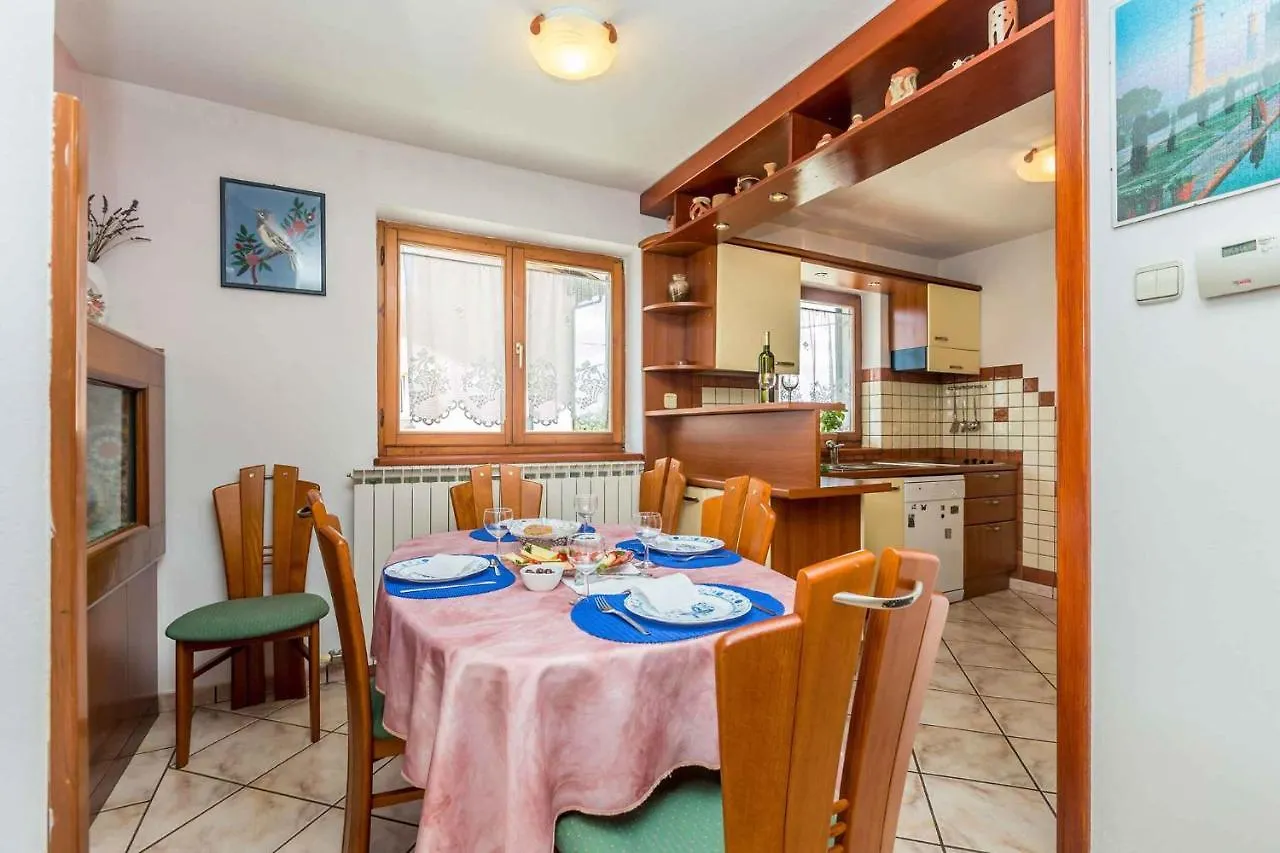 Apartment In Viskovo 31060