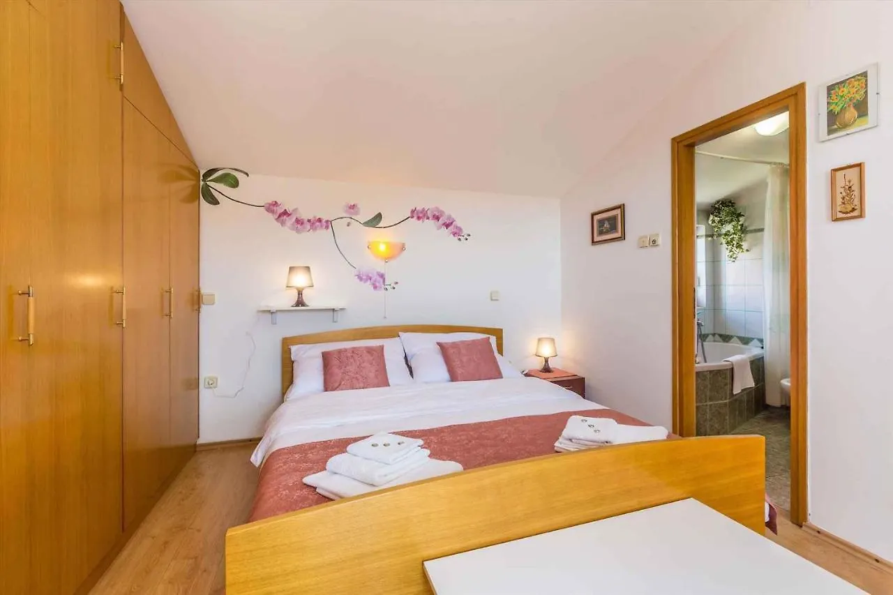 Apartment In Viskovo 31060